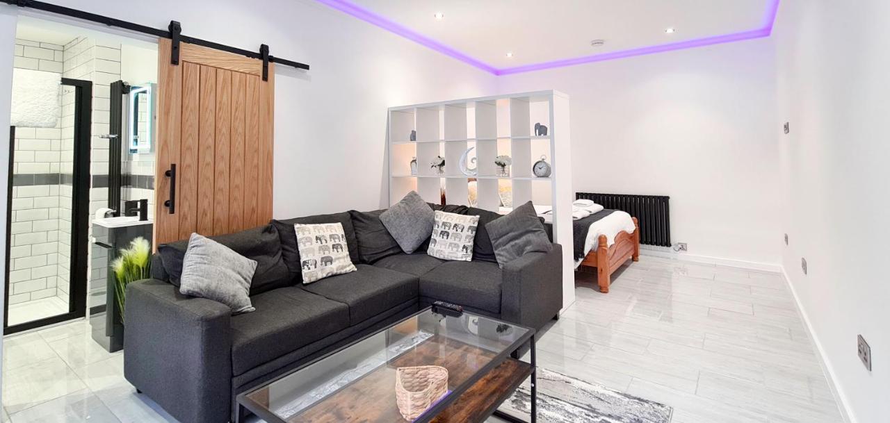The Studio, Luxury Modern Apartment In The South Hams, Stunning Walks On The Doorstep, A 20 Minute Drive To The Beautiful Sandy Beaches, Quiet Courtyard Setting, Shops, Bars And Restaurants A Short Walk Away! Ivybridge Bagian luar foto